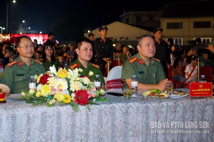 Các đại biểu tham dự chương trình
