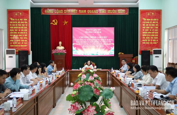 Các đồng chí tham dự chương trình làm việc