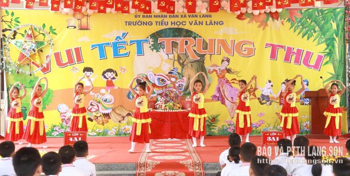 Tiết mục văn nghệ tại chương trình
