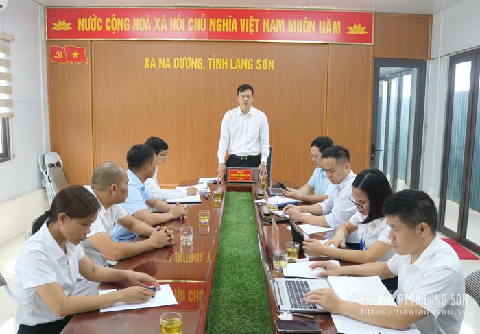 Đoàn công tác của Trung tâm PVHCC tỉnh làm việc tại Trung tâm PVHCC xã Na Dương