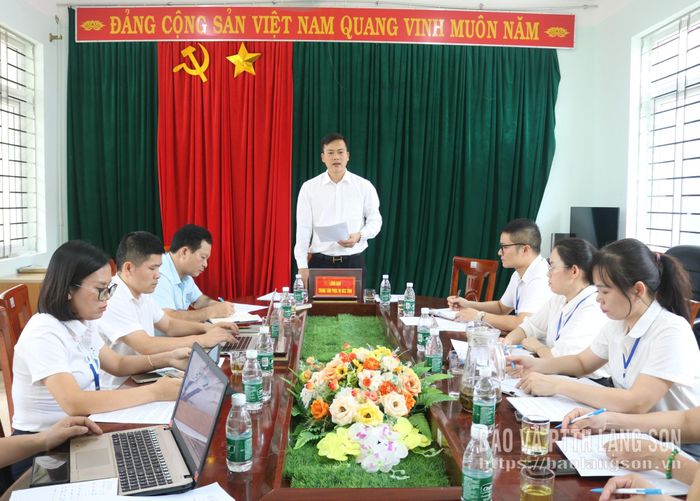 Đoàn công tác của Trung tâm PVHCC tỉnh làm việc tại Trung tâm PVHCC xã Lộc Bình