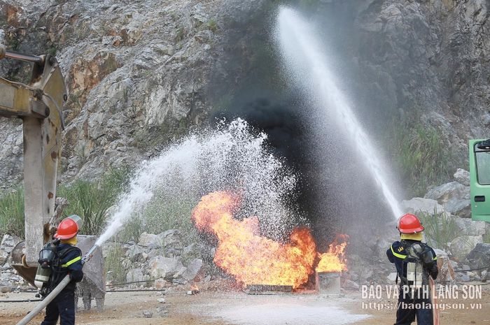 Lực lượng tiến hành chữa cháy trong huống giả định