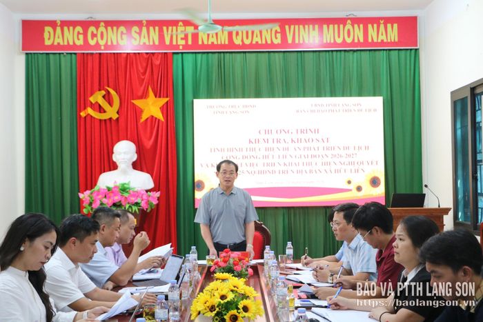 Lãnh đạo Sở Văn hóa, Thể thao và Du lịch, Phó Trưởng Ban Chỉ đạo phát biểu tại buổi kiểm tra xã Hữu Liên