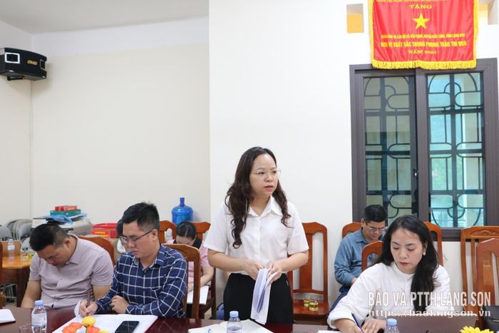 Đại diện Ban Văn hóa - xã hội, HĐND tỉnh trao đổi, làm rõ một số nội dung