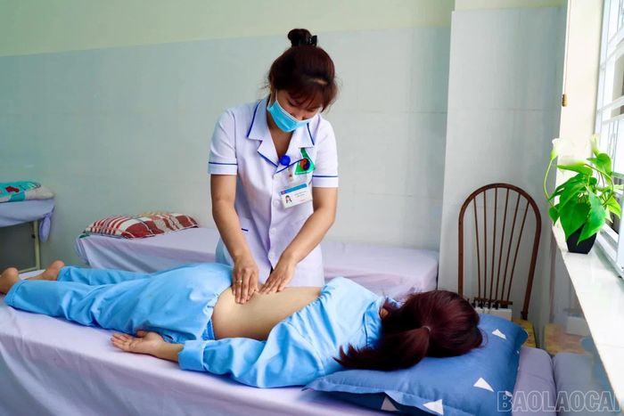 Điều trị bệnh lý xương khớp theo hướng kết hợp y học cổ truyền và y học hiện đại.