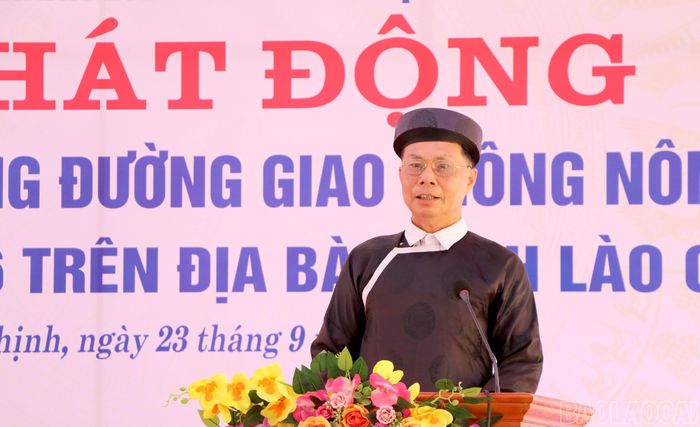 Bí thư Chi bộ thôn Đồng Bằng phát biểu hưởng ứng phong trào.