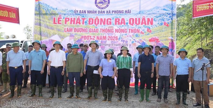  Các đại biểu tham dự lễ phát động phong trào xây dựng đường giao thông nông thôn đợt 2 năm 2026. 