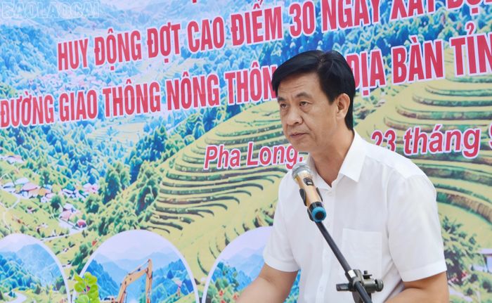  Đồng chí Phan Trung Bá - Phó Chủ tịch UBND tỉnh phát biểu tại lễ phát động. 