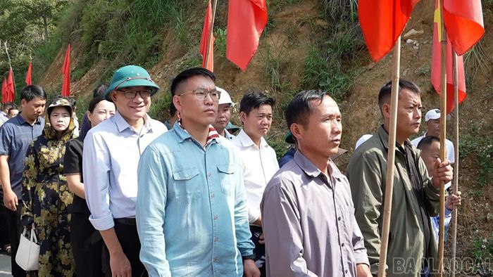  Người dân tham gia lễ phát động. 
