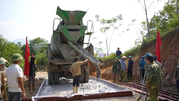  Tuyến đường giao thông nông thôn nối thôn Nậm Chủ và Nậm Choỏng, có chiều dài 3km. 