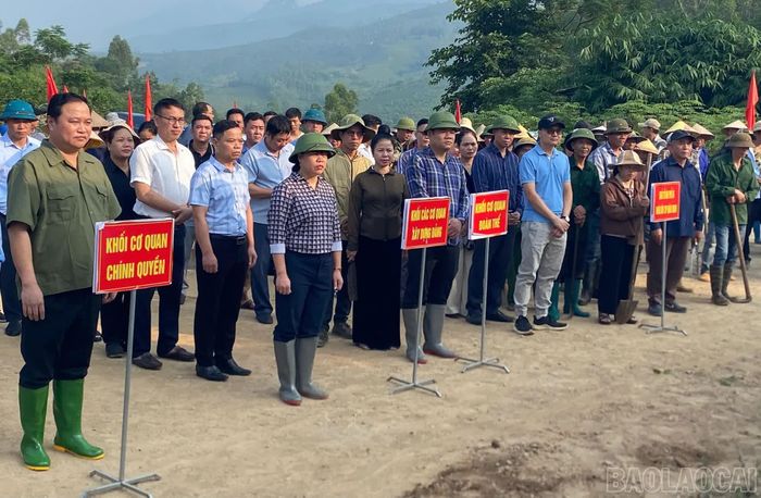 Quang cảnh lễ ra quân.