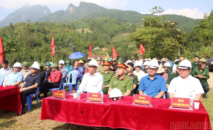 Các đại biểu dự lễ phát động.