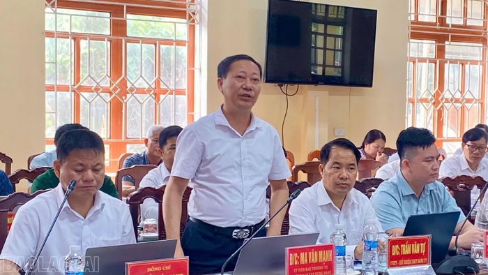Các đại biểu trao đổi làm rõ khó khăn, vướng mắc và đề xuất giải pháp thực hiện nhiệm vụ trong những tháng cuối năm 2026.