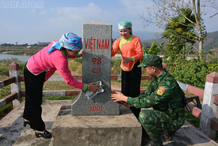 Trên cương vị công tác, Trung tá Phạm Hồng Thi đã tham mưu, triển khai hiệu quả phong trào “Toàn dân tham gia bảo vệ chủ quyền lãnh thổ, an ninh biên giới quốc gia trong tình hình mới”.
