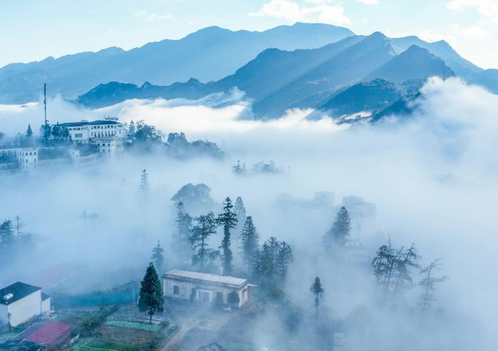 Mùa săn mây Sa Pa thường bắt đầu vào khoảng cuối tháng 9 năm trước đến tháng 2 năm sau. Đến Sa Pa vào mùa săn mây, du khách sẽ được chiêm ngưỡng vẻ đẹp lung linh, huyền ảo.