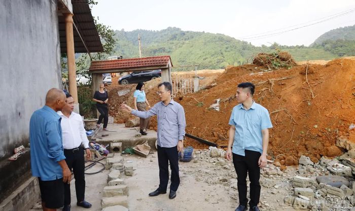 Đoàn công tác kiểm tra thực địa tại khu tái định cư Tân Lập, phường Cam Đường.