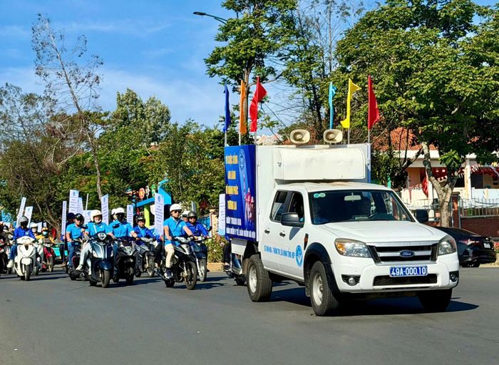Ra quân tuyên truyền chính sách BHXH, BHYT