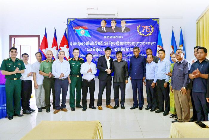Xã Quảng Trực thường xuyên tổ chức các chuyến thăm, trao đổi kinh nghiệm và đẩy mạnh hợp tác với các địa phương của tỉnh Mondulkiri, Vương quốc Campuchia. Ảnh: L.Phước