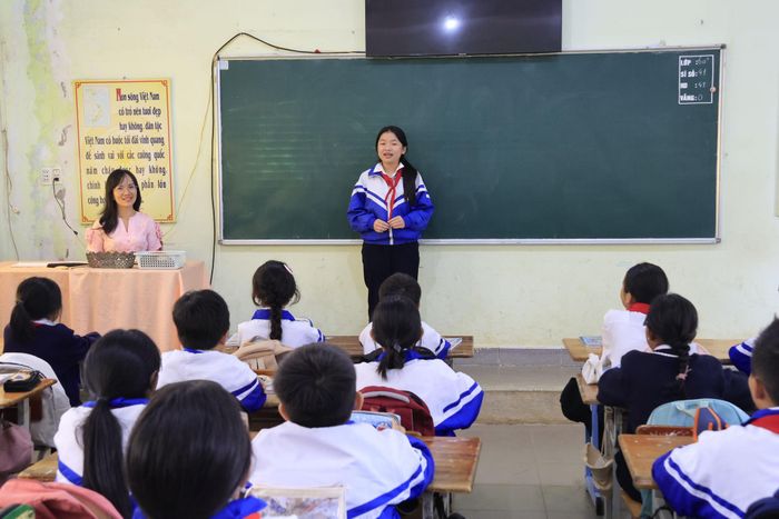 Lan Hương, cô lớp trưởng lớp 6A1, Trường THCS Ka Đô