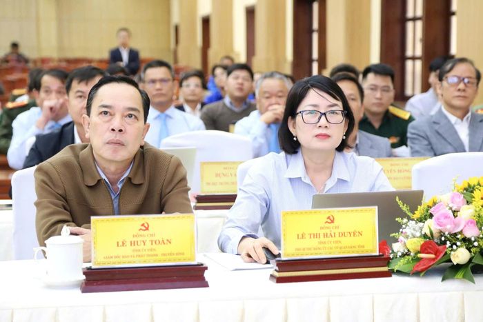 Các đồng chí Lê Thị Hải Duyên, Tỉnh ủy viên, Phó Bí thư Đảng ủy Các cơ quan Đảng tỉnh; Lê Huy Toàn, Tỉnh ủy viên, Giám đốc Báo và Phát thanh, Truyền hình Lâm Đồng tham dự