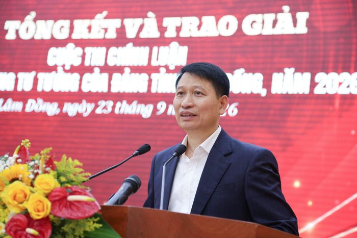 Đồng chí Bùi Huy Thành, Ủy viên Ban Thường vụ Tỉnh ủy, Trưởng Ban Tuyên giáo Tỉnh ủy, Phó Trưởng Ban Thường trực Ban Chỉ đạo 35 Tỉnh ủy, Trưởng Ban Tổ chức Cuộc thi phát biểu tại buổi lễ