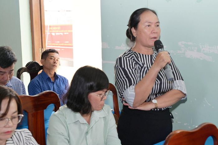 Cử tri có ý kiến tại buổi tiếp xúc