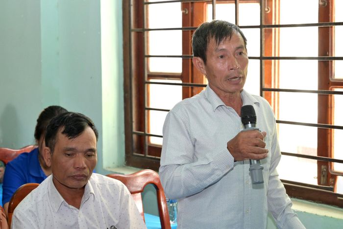Cử tri xã Tân Thành kiến nghị tại buổi tiếp xúc