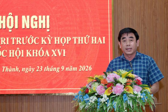 Ông Lê Thanh Sơn, Phó Giám đốc Sở Nông nghiệp và Môi trường trả lời nội dung thuộc thẩm quyền