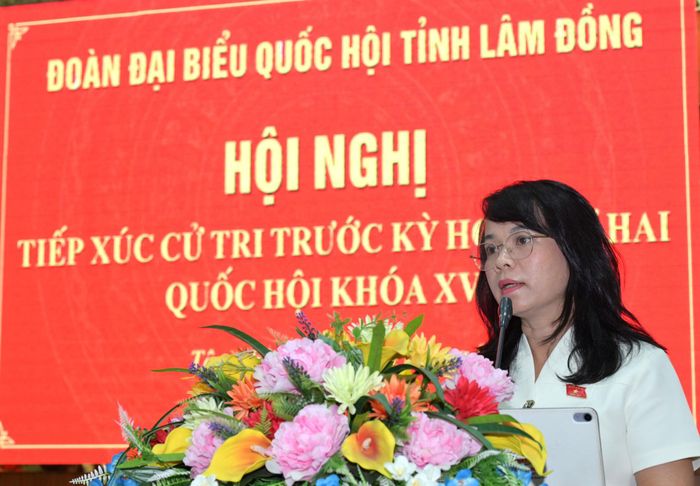ĐBQH Phạm Thị Hồng Yến trao đổi với cử tri những nội dung thuộc thẩm quyền