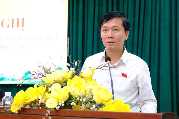 Ông Lâm Văn Đoan, Phó Chủ nhiệm Ủy ban Văn hóa và Xã hội của Quốc hội, đại diện Đoàn ĐBQH tỉnh Lâm Đồng ghi nhận đầy đủ các ý kiến, kiến nghị của cử tri xã Hòa Ninh