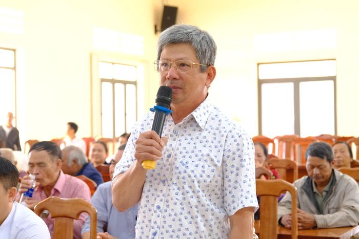 Cử tri Nguyễn Thành Liêm, xã Hòa Ninh phát biểu, kiến nghị các vấn đề trên địa bàn