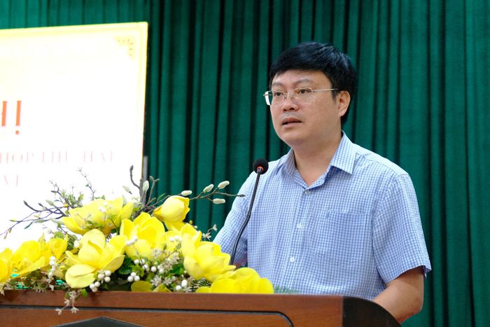 Ông Vũ Quang Anh, Chủ tịch UBND xã Hòa Ninh phát biểu, giải trình các ý kiến của cử tri