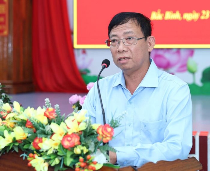 Ông Nguyễn Văn Dũng, Phó Giám đốc Sở Tài chính Lâm Đồng trả lời kiến nghị của cử tri