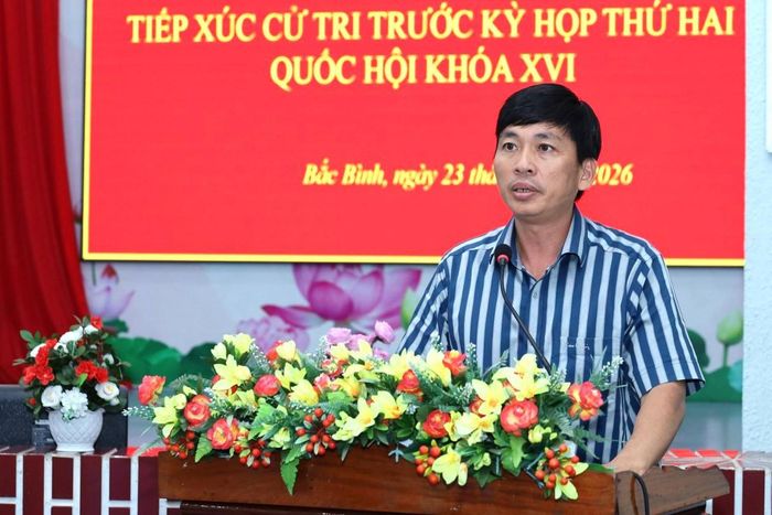 Ông Nguyễn Thúc Phước Hải, Chủ tịch UBND xã Bắc Bình trả lời kiến nghị của cử tri