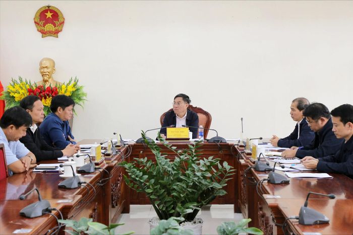 Tỉnh ủy viên, Phó Chủ tịch UBND tỉnh Lâm Đồng Võ Ngọc Hiệp làm việc với cơ quan, đơn vị trong thực hiện nhiệm vụ thu ngân sách từ nhà, đất
