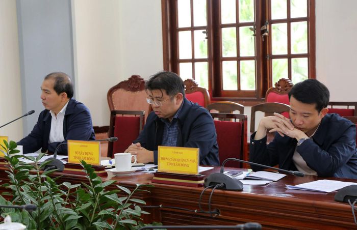Lãnh đạo các sở, ngành tham dự cuộc họp