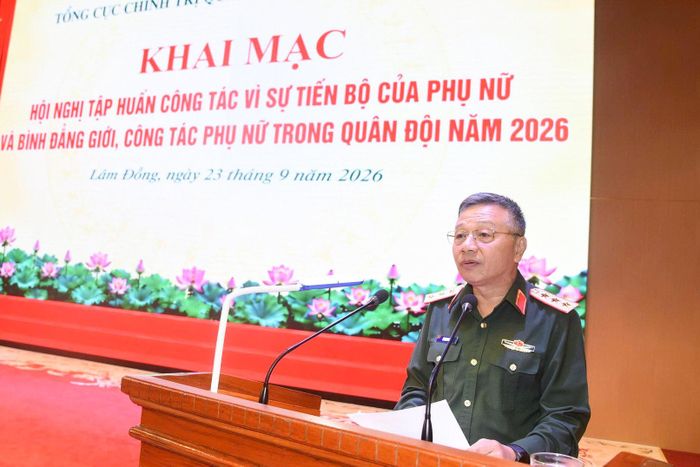 Thượng tướng Lê Quang Minh, Phó Chủ nhiệm Tổng cục Chính trị, Phó Trưởng Ban Vì sự tiến bộ của phụ nữ Bộ Quốc phòng phát biểu chỉ đạo