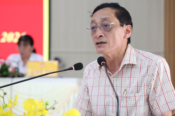 Chủ tịch UBND xã Đạ Huoai Lưu Hồng Long giải đáp kiến nghị của cử tri