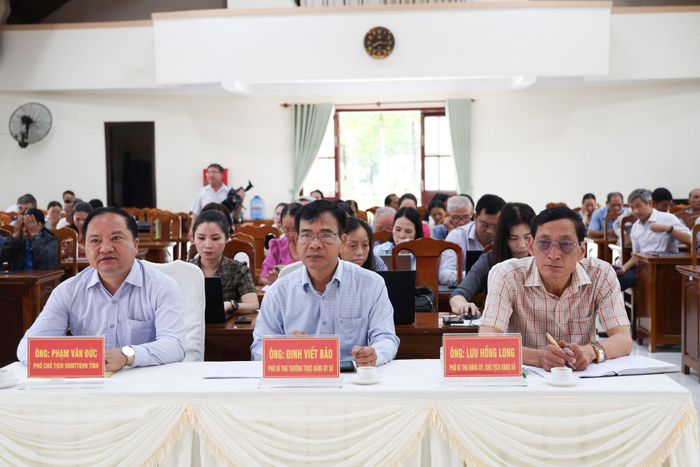 Lãnh đạo tỉnh và địa phương tham dự hội nghị
