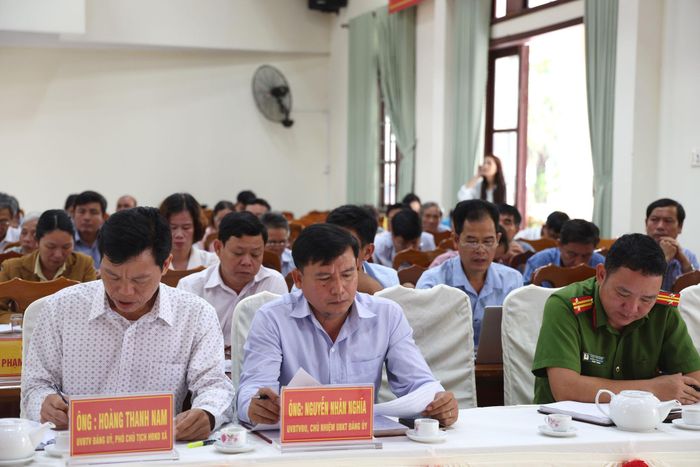 Đại diện cơ quan, phòng, ban xã Đạ Huoai tham dự hội nghị