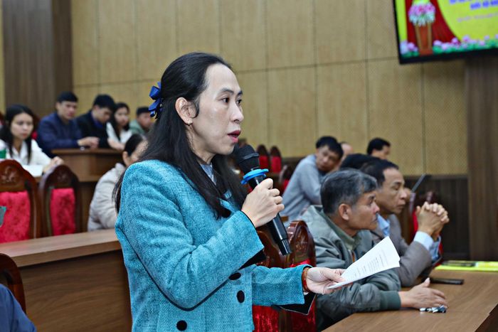 Cử tri Nguyễn Thị Phương Diệu, tổ dân phố Đa Thiện phản ánh tình trạng thiếu sách giáo khoa năm học 2026 - 2027 và đề nghị Đoàn ĐBQH có ý kiến để Bộ Giáo dục và Đào tạo khẩn trương có giải pháp tháo gỡ thực trạng này.