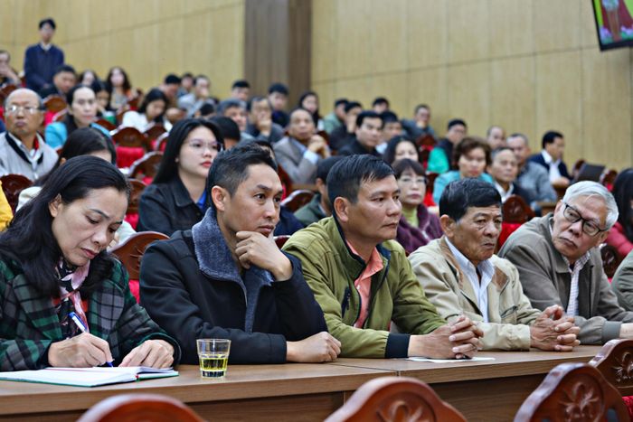 Gần 200 cử tri phường Lâm Viên - Đà Lạt tham dự buổi tiếp xúc cử tri của Đoàn ĐBQH tỉnh Lâm Đồng sáng 23/9