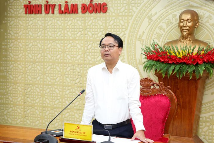 Đồng chí Đặng Hồng Sỹ, Phó Bí thư Thường trực Tỉnh ủy Lâm Đồng phát biểu kết luận hội nghị