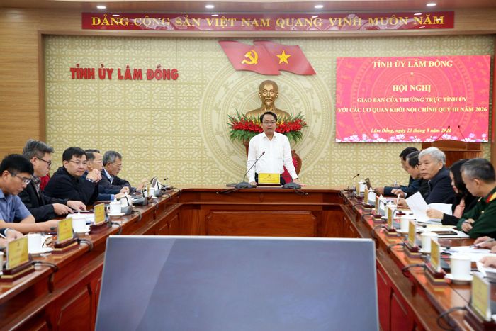 Đồng chí Đặng Hồng Sỹ, Phó Bí thư Thường trực Tỉnh ủy Lâm Đồng chủ trì hội nghị