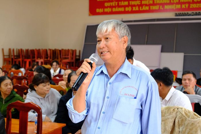 Cử tri Trần Văn Thế, xã Bảo Thuận phát biểu ý kiến, kiến nghị các vấn đề quan tâm trên địa bàn
