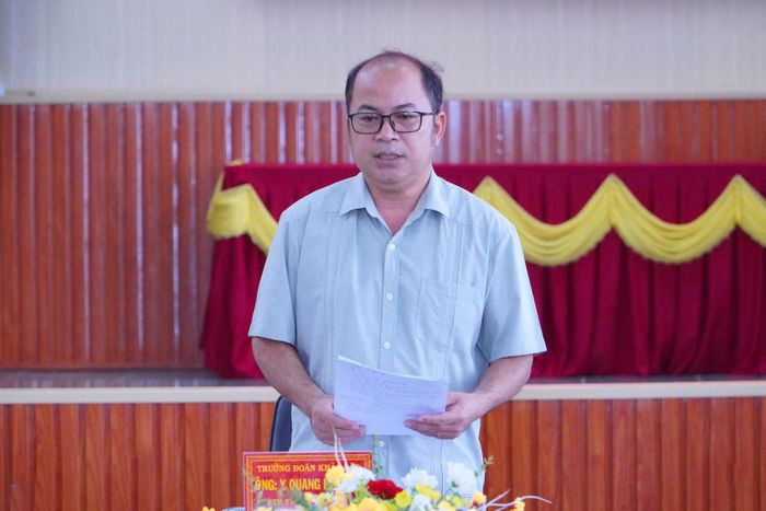 Đồng chí Y Quang BKrông, Phó Chủ tịch HĐND tỉnh phát biểu tại buổi làm việc