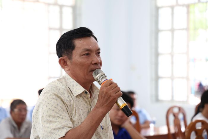 Cử tri Nguyễn Xuân Tùng, thôn 1, xã Nghị Đức kiến nghị về giao thông trung tâm xã nhỏ hẹp, gây mất an toàn cho người dân