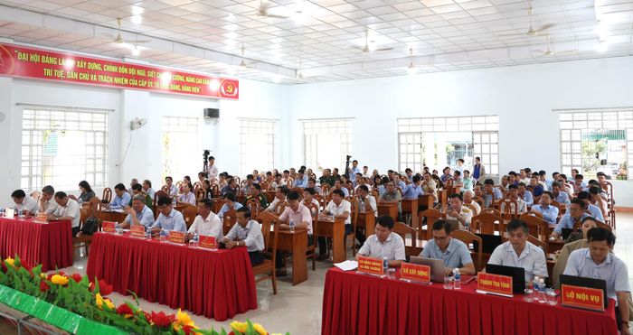 Hội nghị tiếp xúc cử tri tại xã Nghị Đức