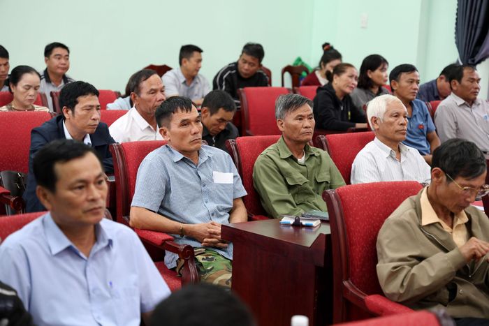 Cử tri xã Thuận An tham gia hội nghị TXCT