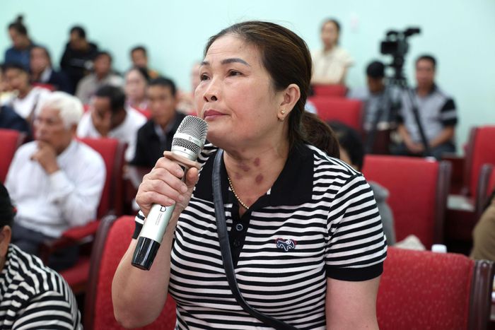 Cử tri Nguyễn Thị Chung kiến nghị có thêm chính sách hỗ trợ người hoạt động không chuyên trách tại thôn, bon